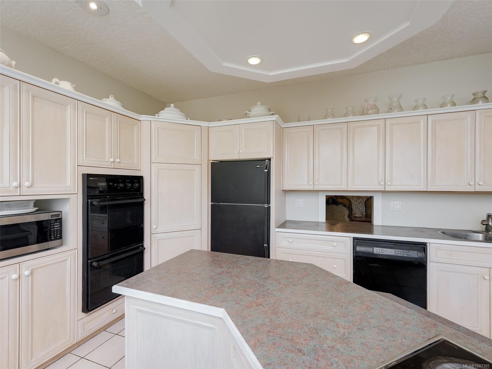 8626 Lochside Dr, North Saanich, BC