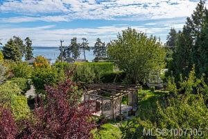 8626 Lochside Dr, North Saanich, BC