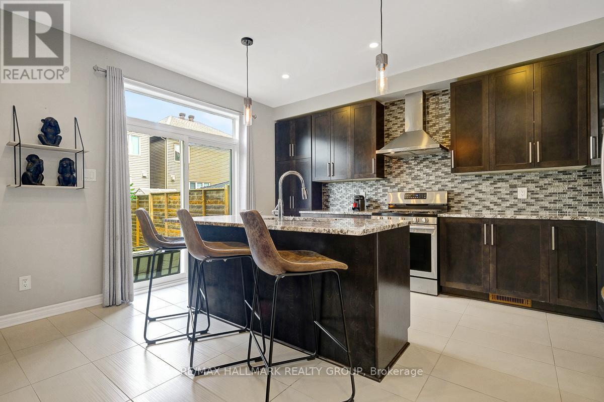 78 Russet Terrace, Ottawa, ON - Indoor Photo Showing Kitchen With Upgraded Kitchen