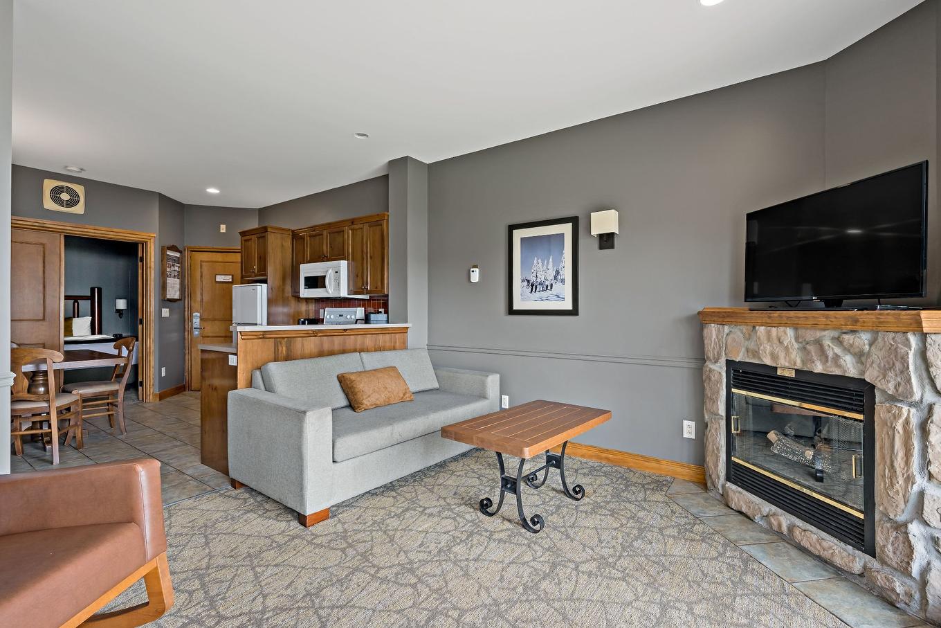 Living room - 19-2396 Rue Labelle, Mont-Tremblant, QC - Indoor Photo Showing Living Room With Fireplace