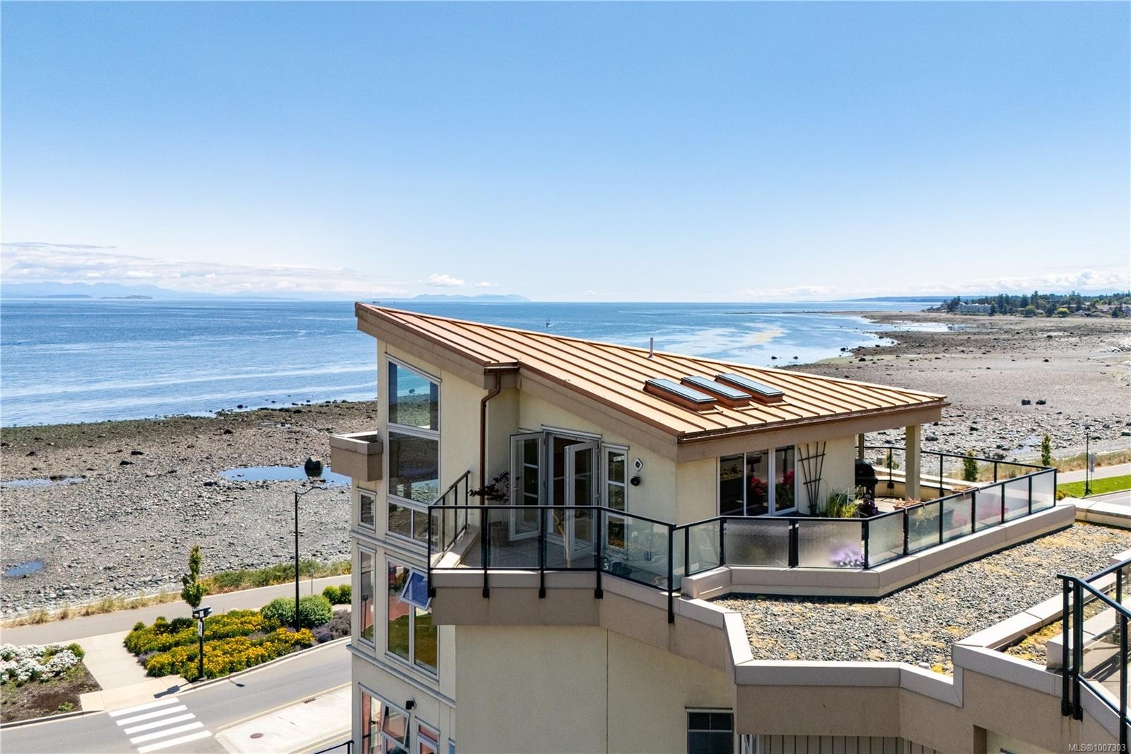 401-1392 Island Hwy South, Campbell River, BC - Outdoor With Body Of Water