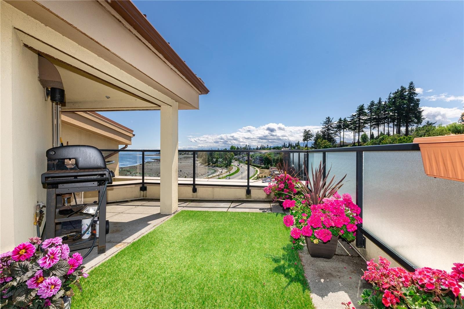 401-1392 Island Hwy South, Campbell River, BC - Outdoor