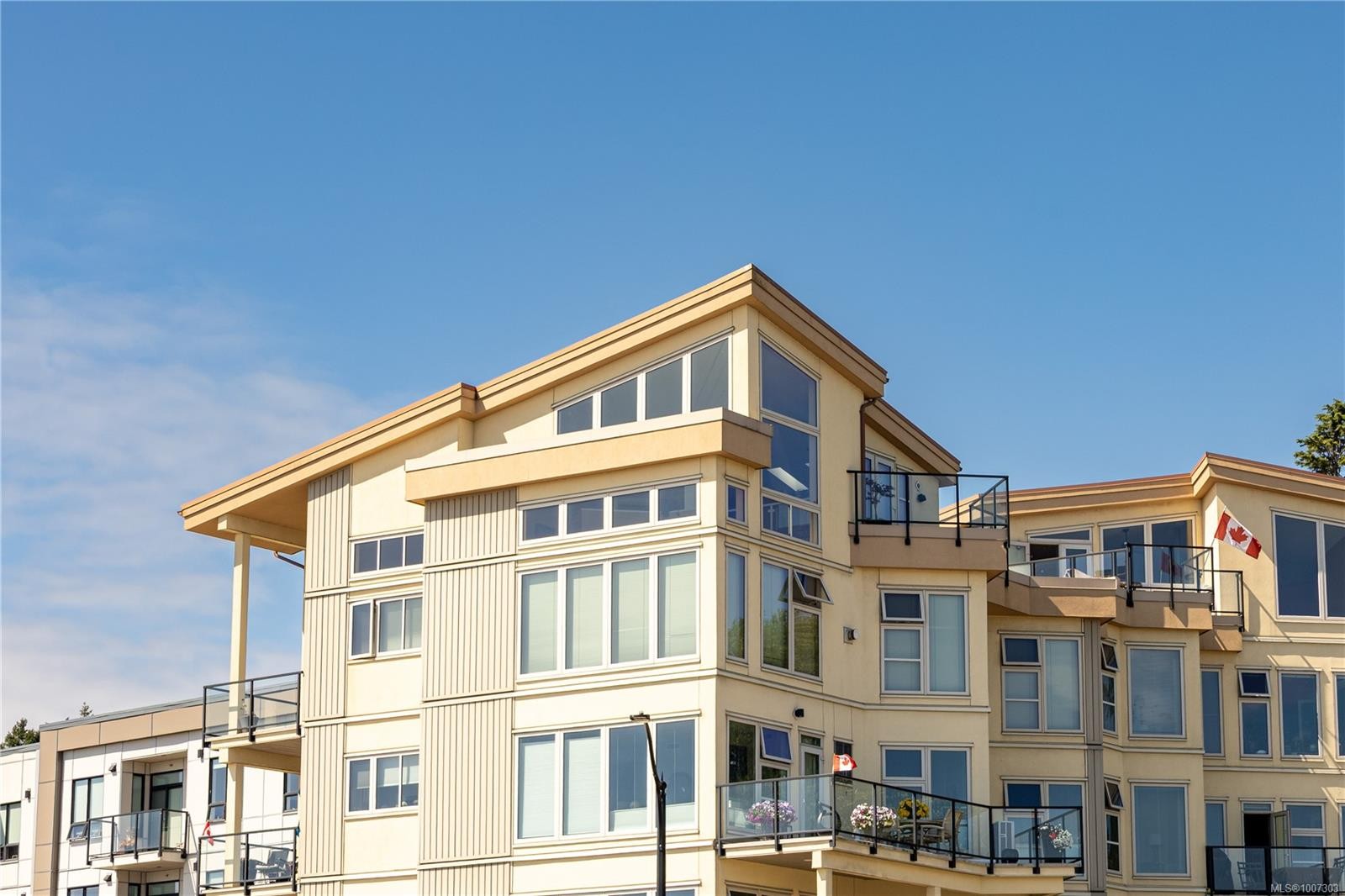 401-1392 Island Hwy South, Campbell River, BC - Outdoor