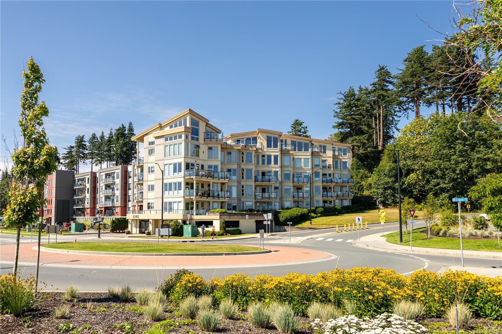 401-1392 Island Hwy South, Campbell River, BC - Outdoor With Facade