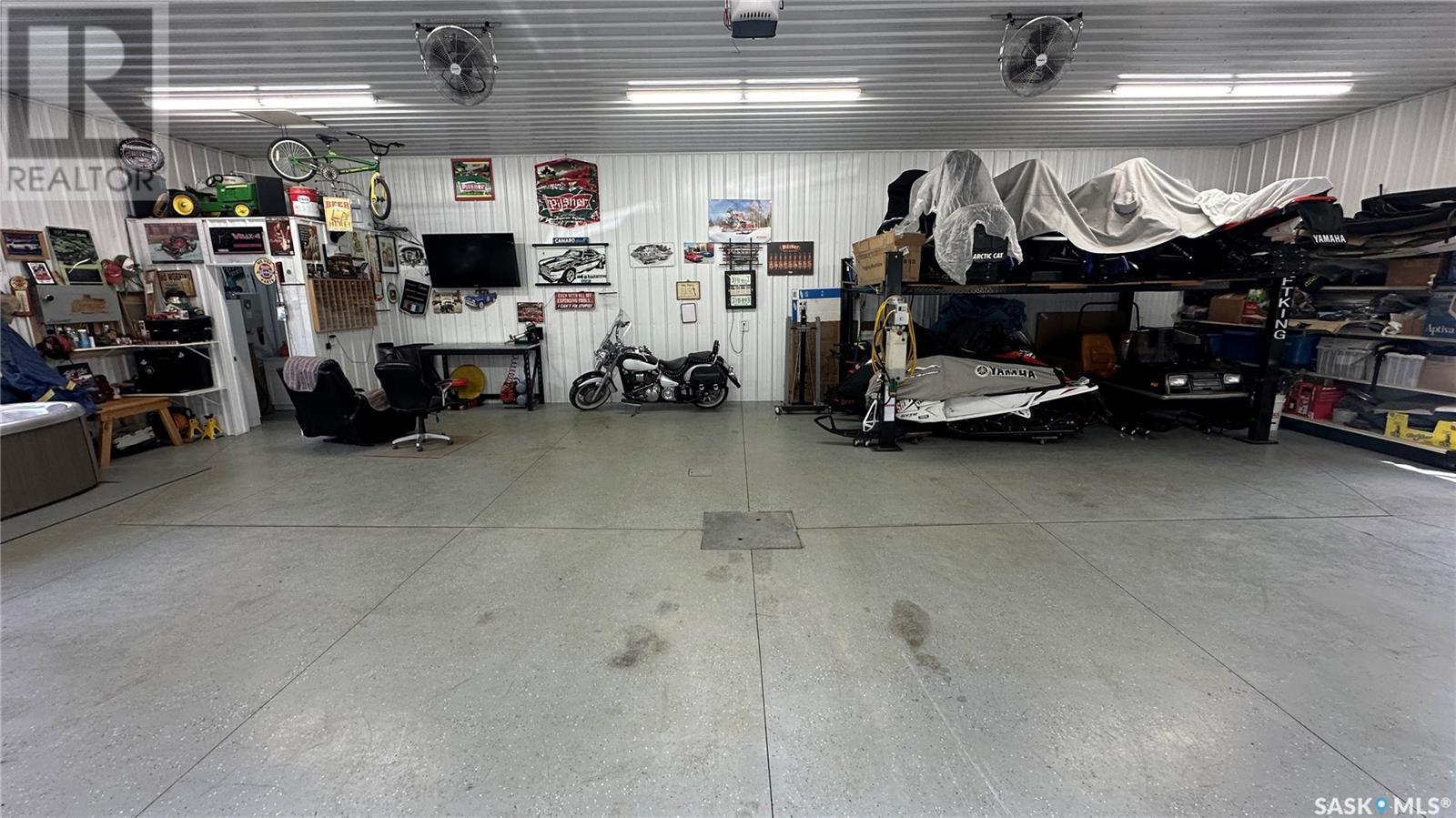 Melfort Acreage, Willow Creek Rm No. 458, SK - Indoor Photo Showing Garage