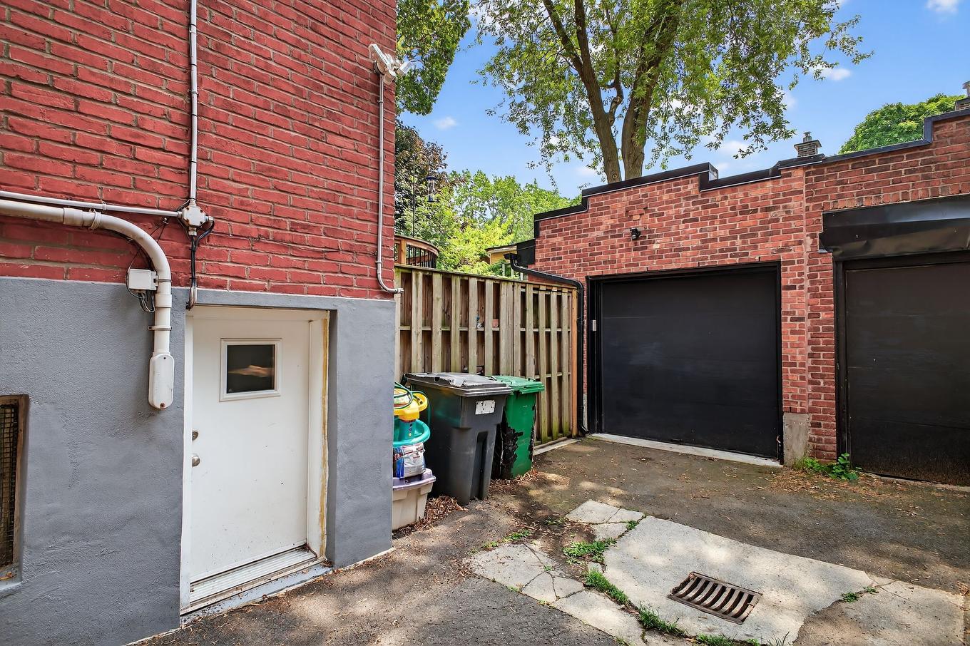 Garage - 3844 Av. Marlowe, Montréal (Côte-Des-Neiges/Notre-Dame-De-Grâce), QC - Outdoor With Exterior