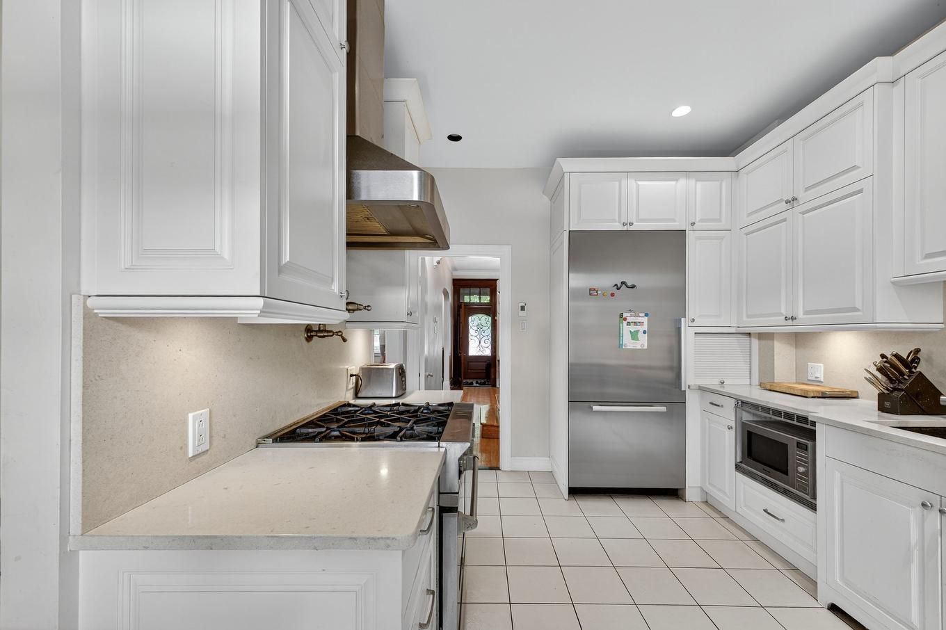 Cuisine - 3844 Av. Marlowe, Montréal (Côte-Des-Neiges/Notre-Dame-De-Grâce), QC - Indoor Photo Showing Kitchen With Upgraded Kitchen