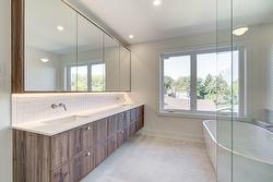 Ensuite bathroom -