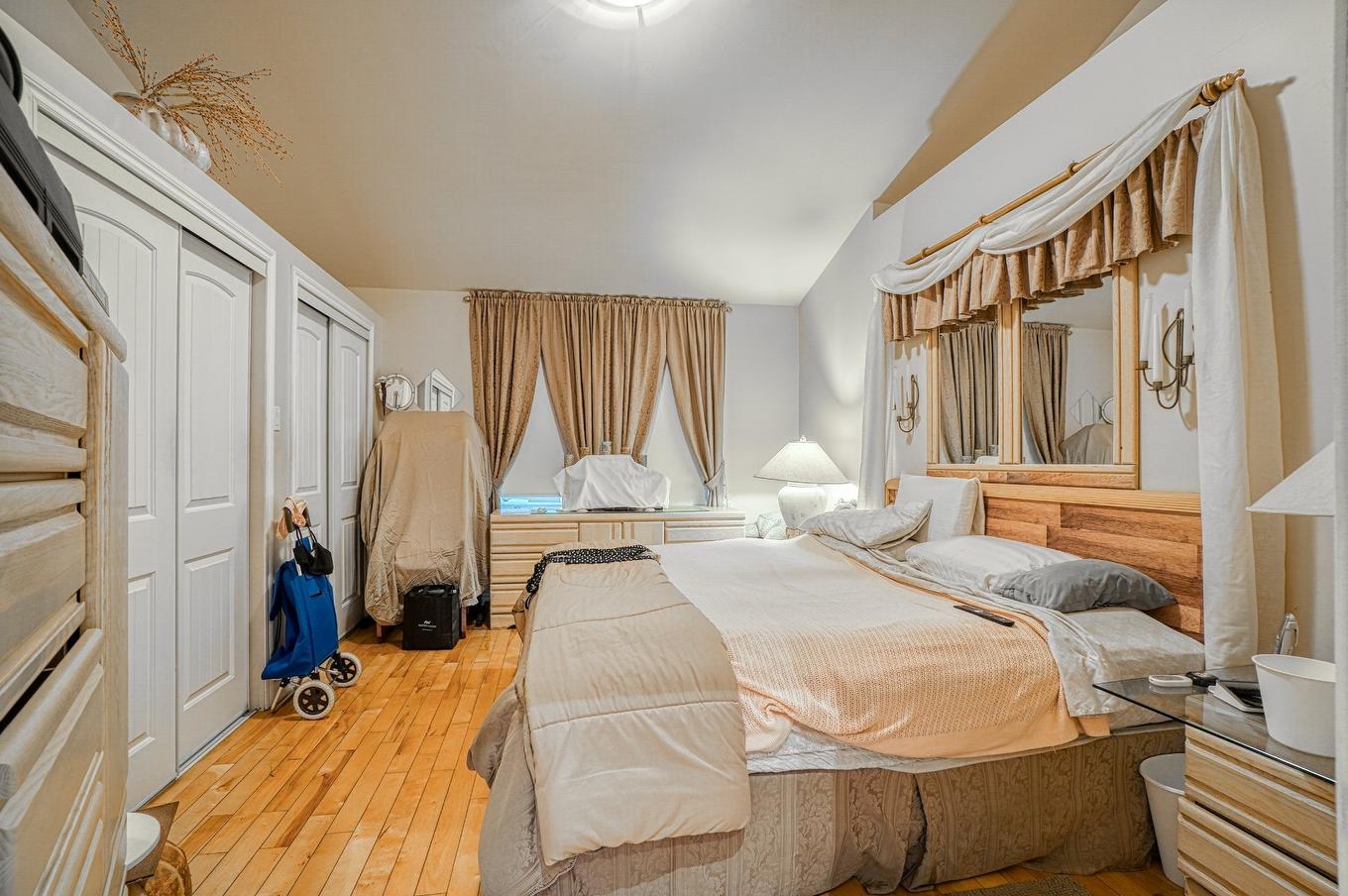 Bedroom - 33 Av. St-Denis, Saint-Sauveur, QC - Indoor Photo Showing Bedroom