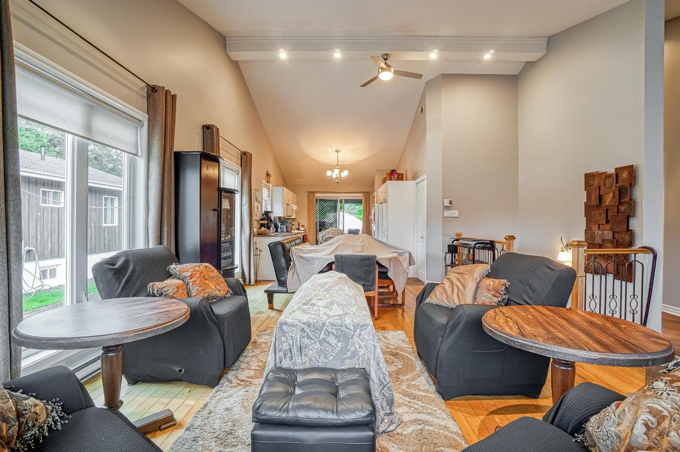 Living room - 33 Av. St-Denis, Saint-Sauveur, QC - Indoor