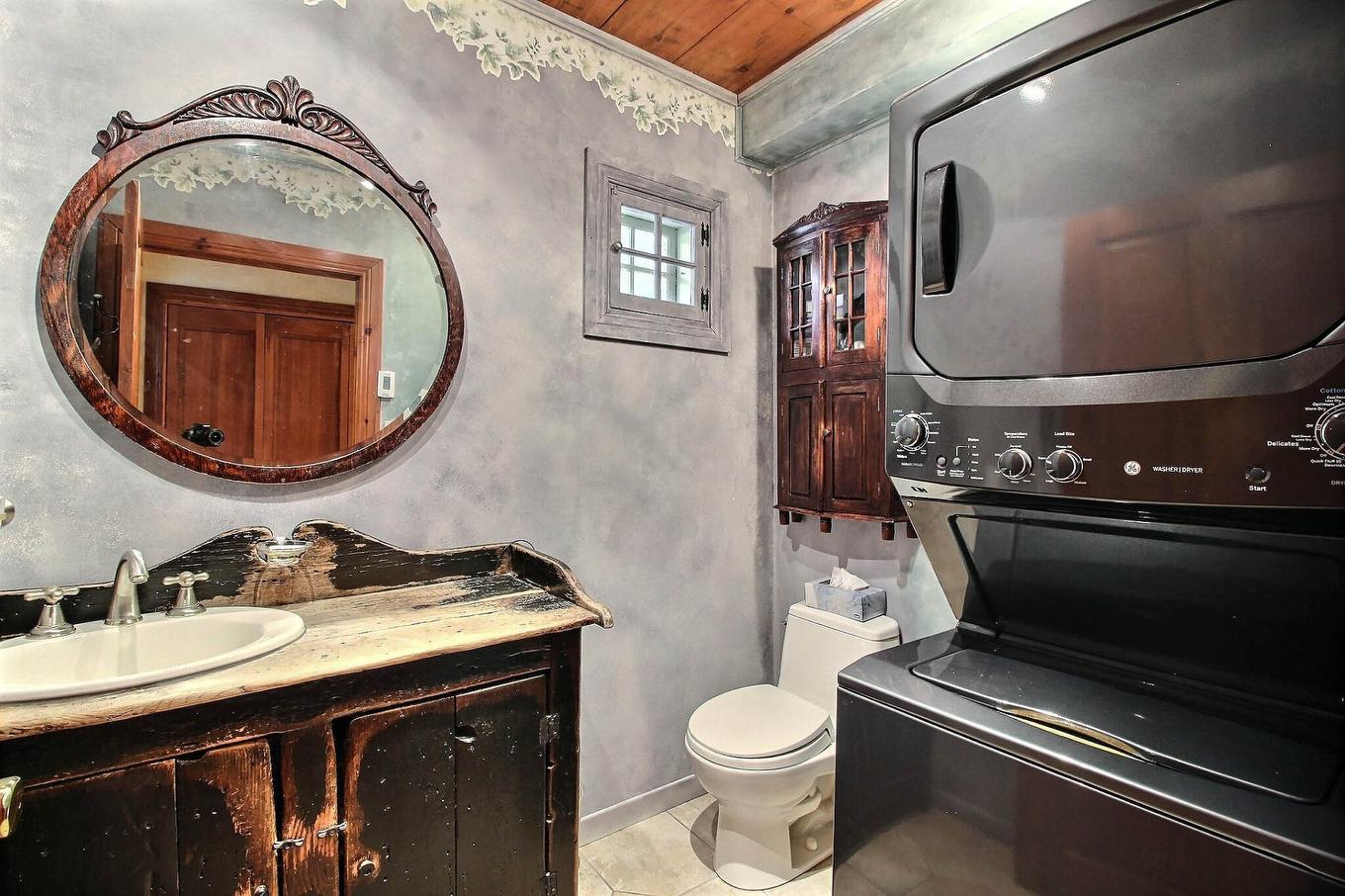 Laundry room - 7655 Rue St-François N., Sherbrooke (Brompton/Rock Forest/Saint-Élie/Deauville), QC - Indoor Photo Showing Bathroom