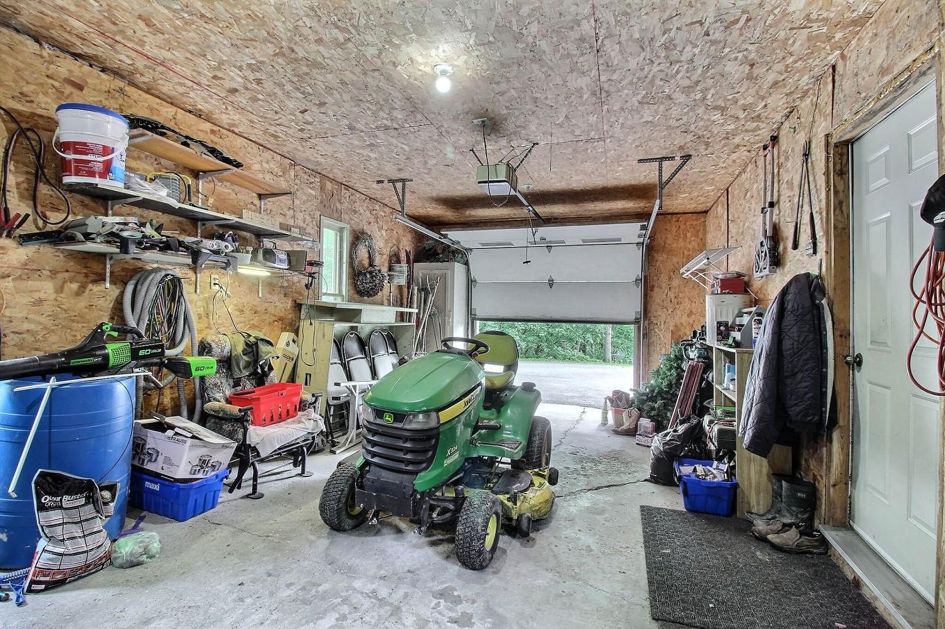 Garage - 7655 Rue St-François N., Sherbrooke (Brompton/Rock Forest/Saint-Élie/Deauville), QC - Indoor Photo Showing Garage