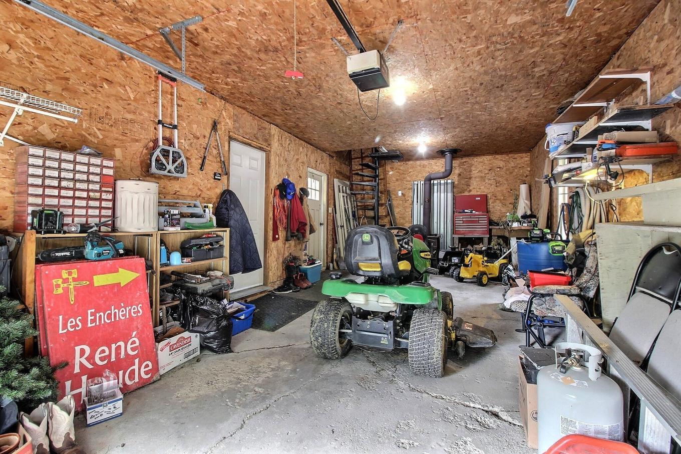 Garage - 7655 Rue St-François N., Sherbrooke (Brompton/Rock Forest/Saint-Élie/Deauville), QC - Indoor