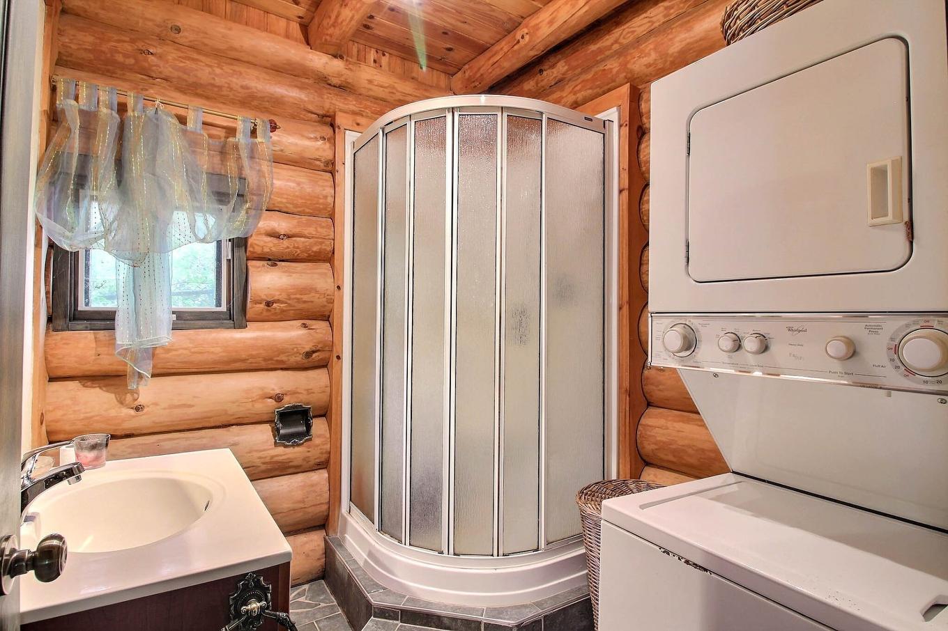 Bathroom - 7655 Rue St-François N., Sherbrooke (Brompton/Rock Forest/Saint-Élie/Deauville), QC - Indoor Photo Showing Laundry Room
