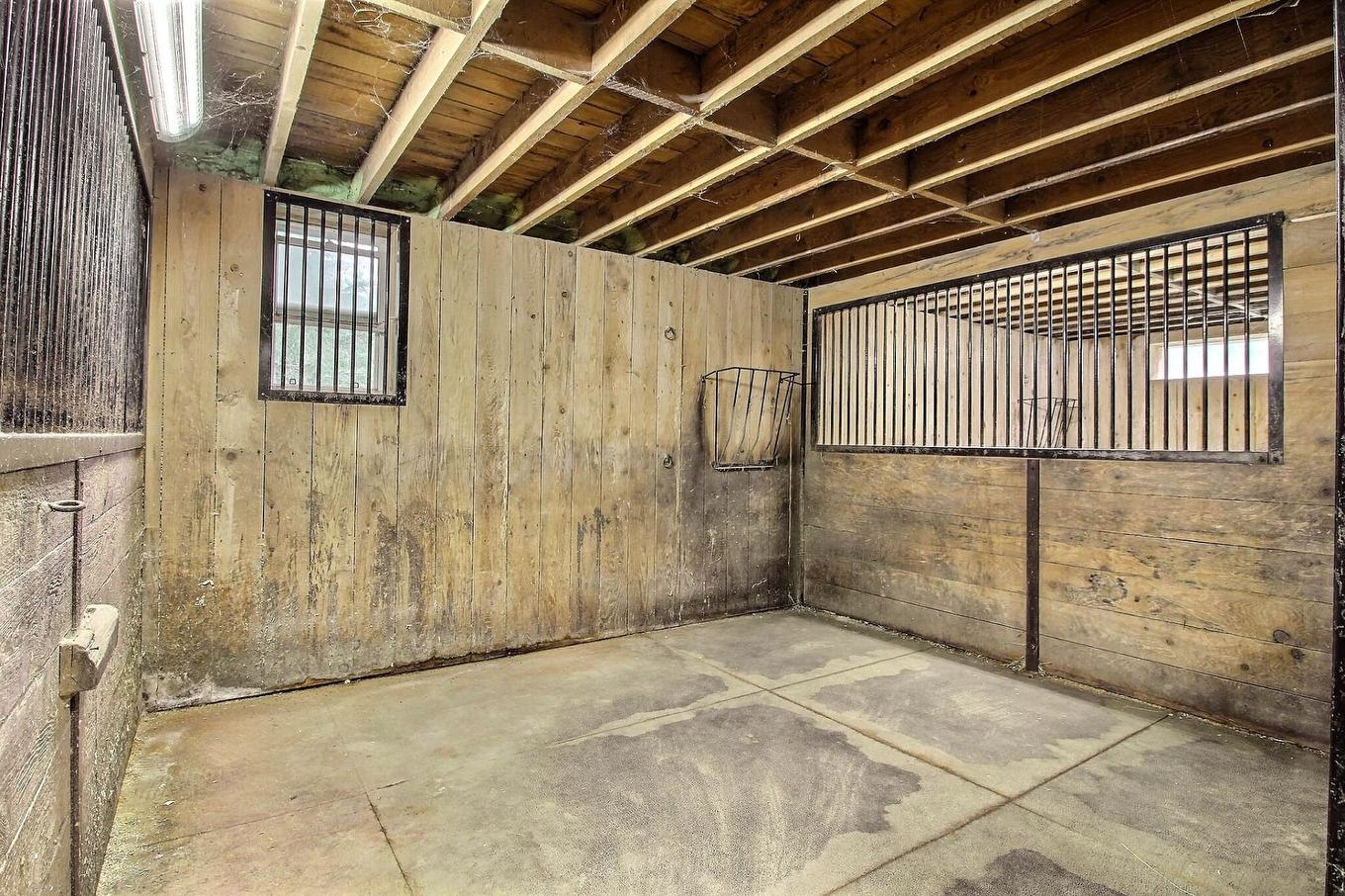 Stable - 7655 Rue St-François N., Sherbrooke (Brompton/Rock Forest/Saint-Élie/Deauville), QC - Indoor Photo Showing Basement