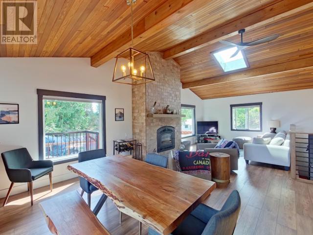 2545 Smelter Ave, Texada Island, BC - Indoor With Fireplace