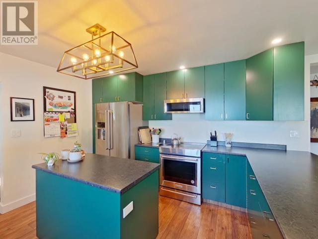 2545 Smelter Ave, Texada Island, BC - Indoor Photo Showing Kitchen