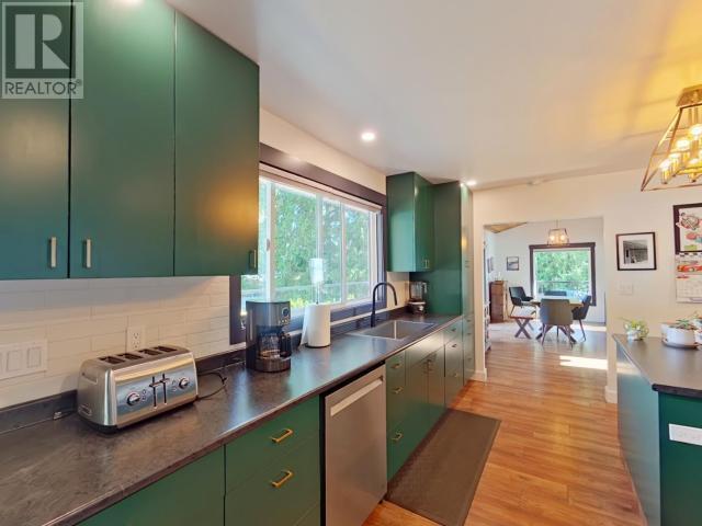 2545 Smelter Ave, Texada Island, BC - Indoor Photo Showing Kitchen