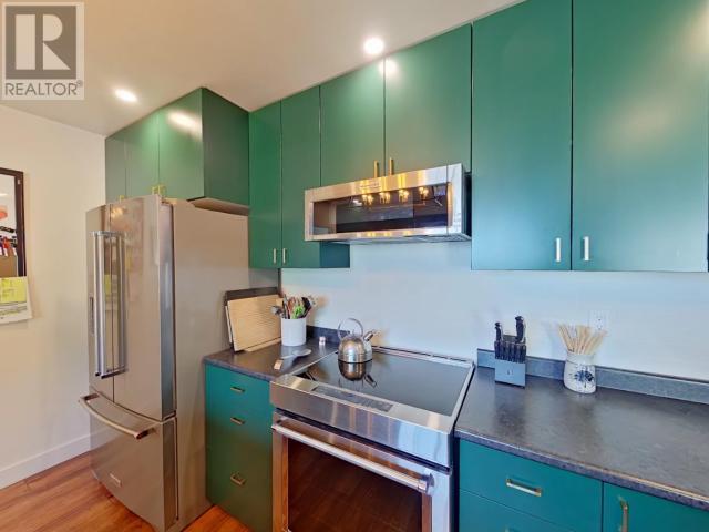 2545 Smelter Ave, Texada Island, BC - Indoor Photo Showing Kitchen