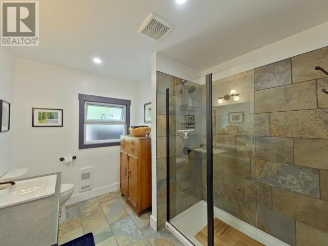 2545 Smelter Ave, Texada Island, BC - Indoor Photo Showing Bathroom