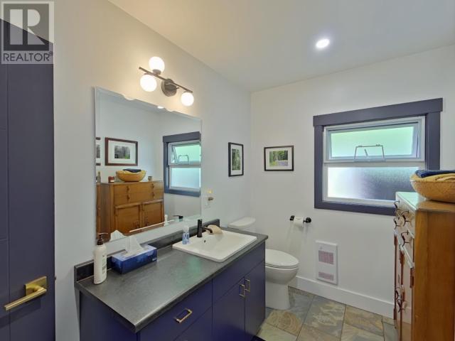 2545 Smelter Ave, Texada Island, BC - Indoor Photo Showing Bathroom