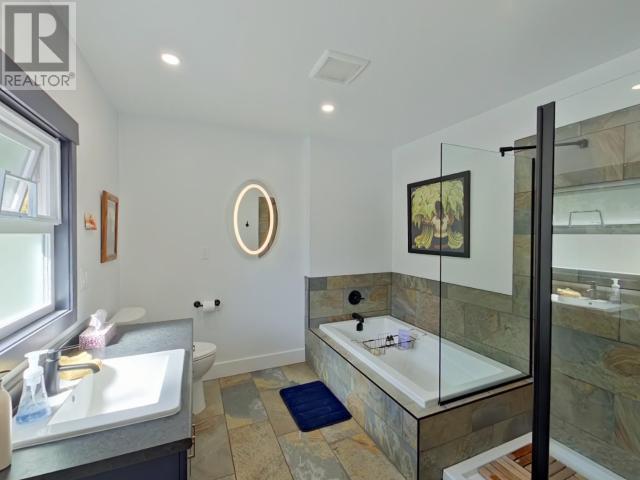 2545 Smelter Ave, Texada Island, BC - Indoor Photo Showing Bathroom