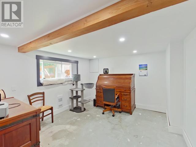 2545 Smelter Ave, Texada Island, BC - Indoor