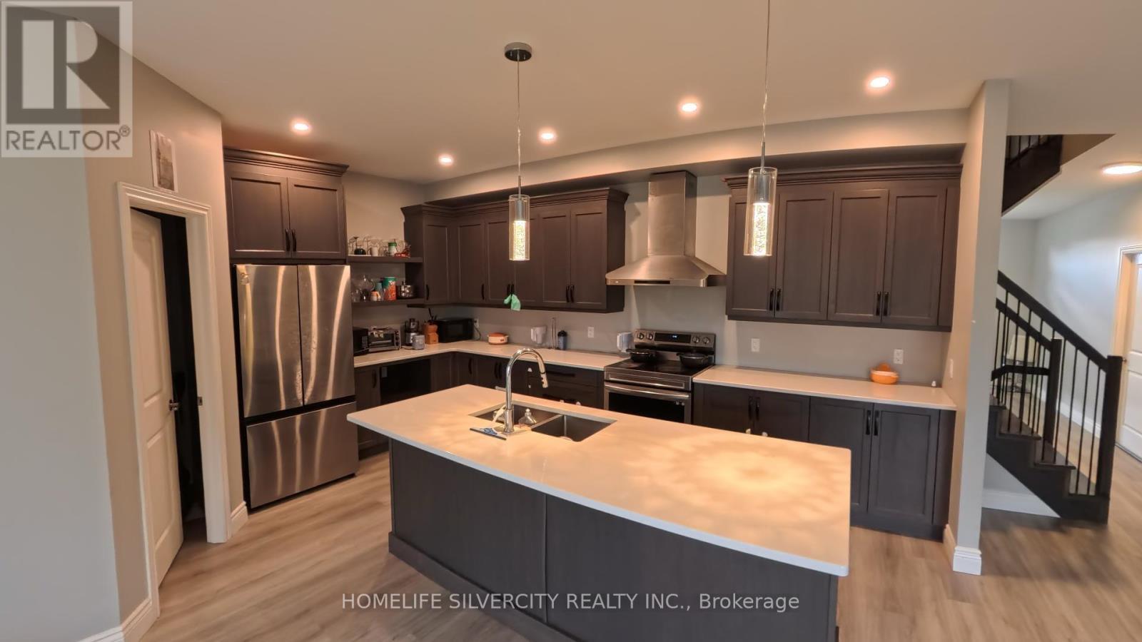550 Bonaventure Court, Greater Sudbury, ON - Indoor Photo Showing Kitchen With Double Sink With Upgraded Kitchen