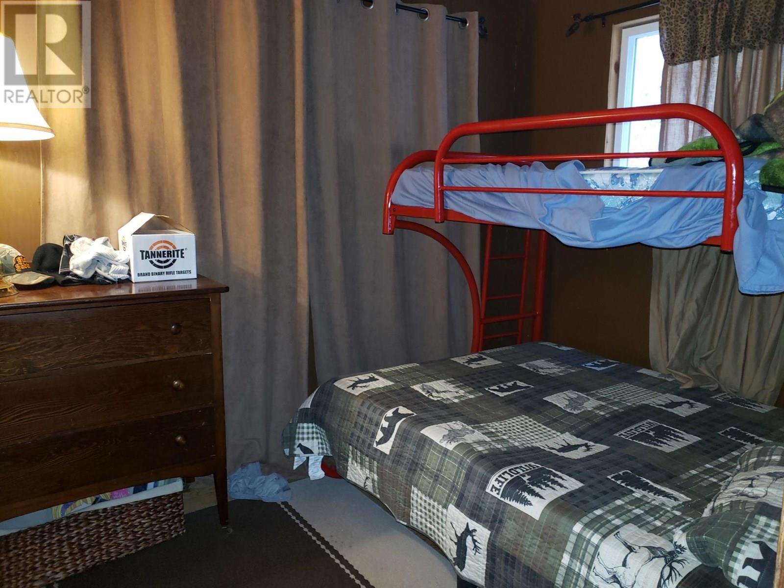 7589 Julsrud Road, Lone Butte, BC - Indoor Photo Showing Bedroom