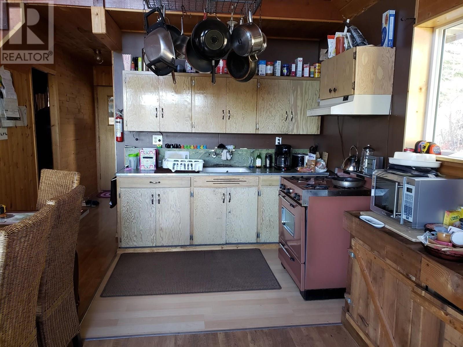7589 Julsrud Road, Lone Butte, BC - Indoor Photo Showing Kitchen