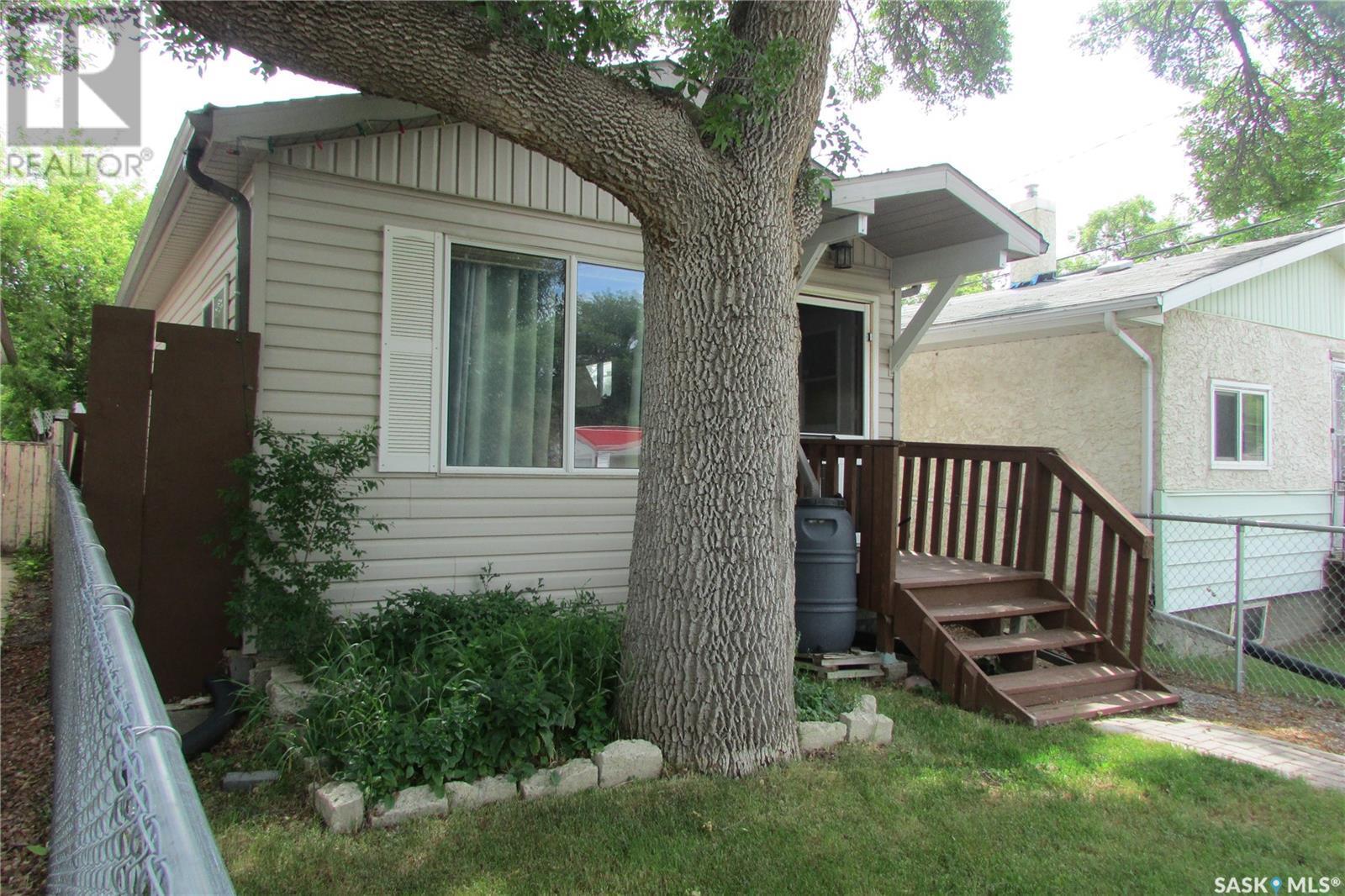 1455 Connaught Street, Regina, SK - Outdoor With Exterior