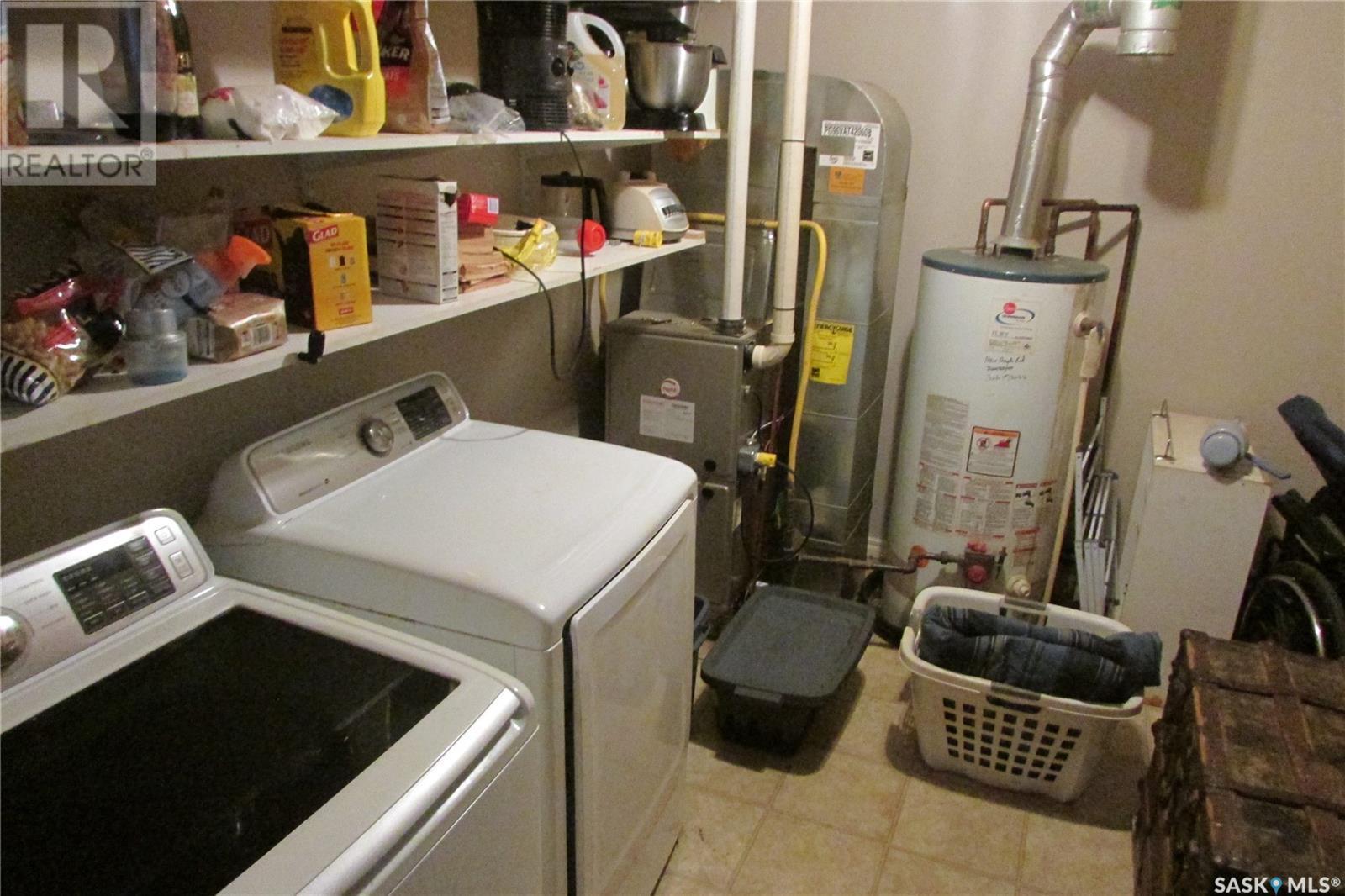 1455 Connaught Street, Regina, SK - Indoor Photo Showing Laundry Room