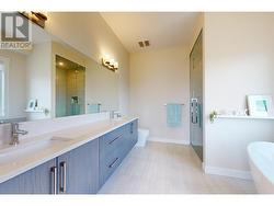 Stunning grand ensuite with steam shower -