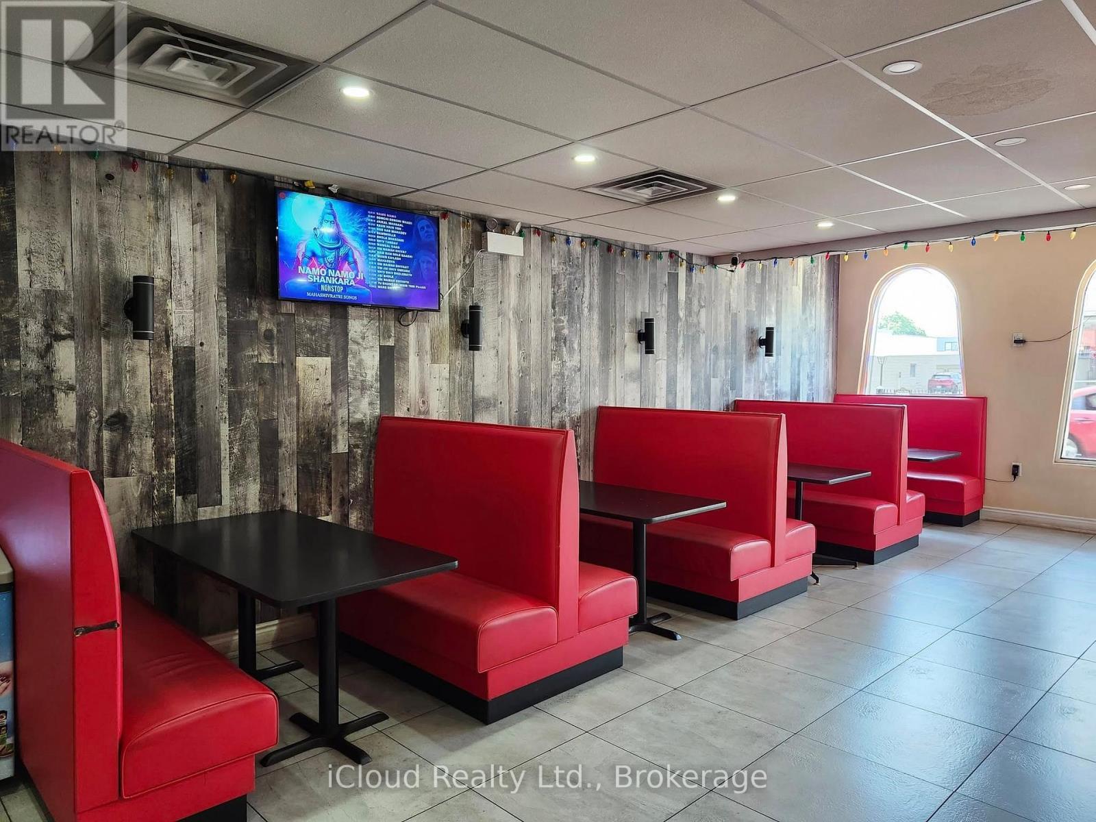 5991 Lundy'S Lane, Niagara Falls, ON