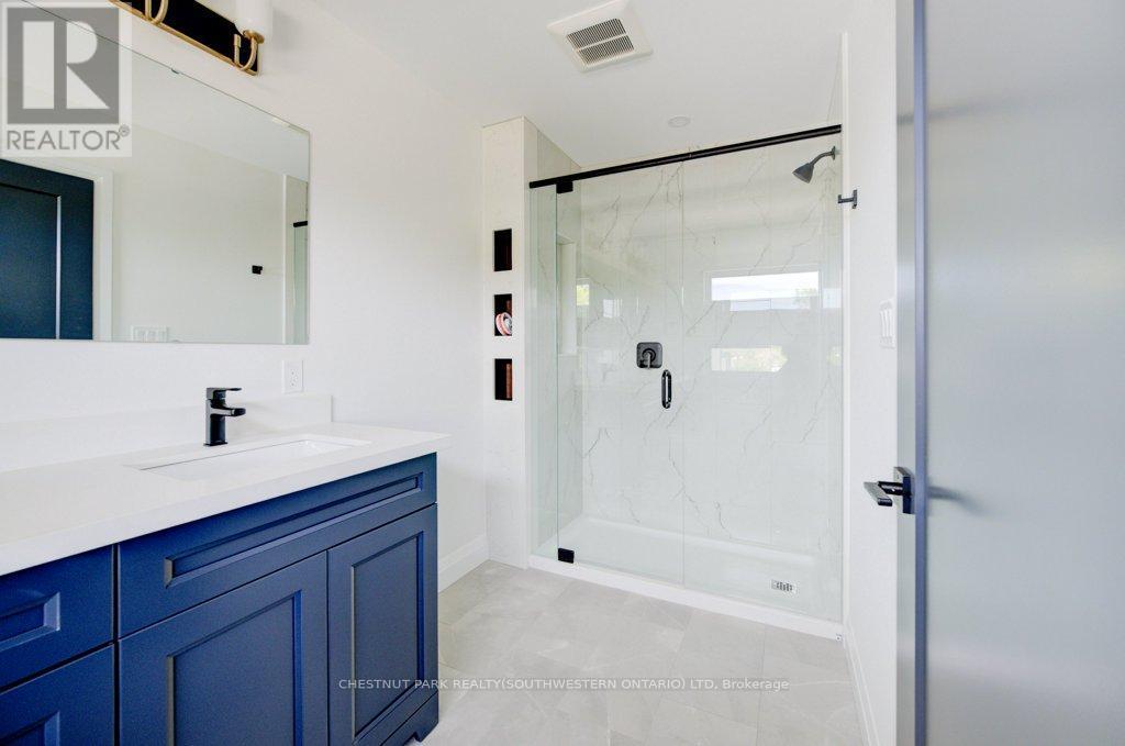 575 Guelph Street, Kitchener, ON - Indoor Photo Showing Bathroom