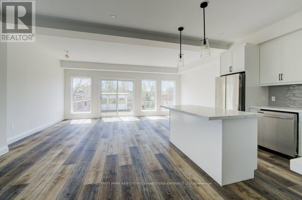 575 Guelph Street, Kitchener, ON - Indoor Photo Showing Kitchen With Upgraded Kitchen