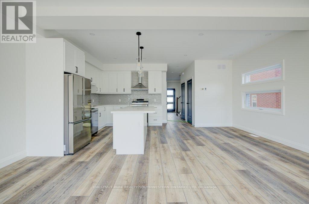 575 Guelph Street, Kitchener, ON - Indoor Photo Showing Kitchen