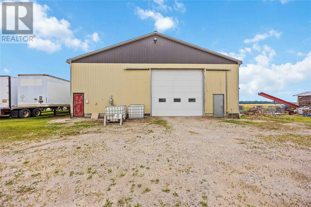 5706 Lakeshore Road, Plympton-Wyoming, ON