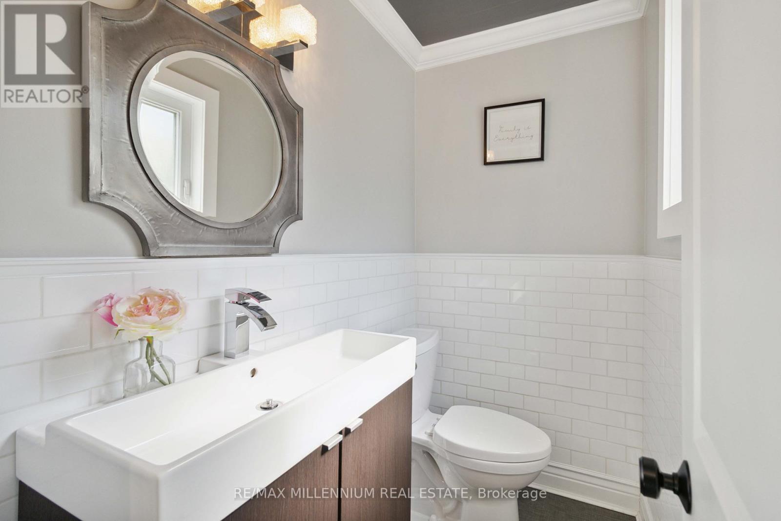 250 Daphne Avenue, Mississauga, ON - Indoor Photo Showing Bathroom