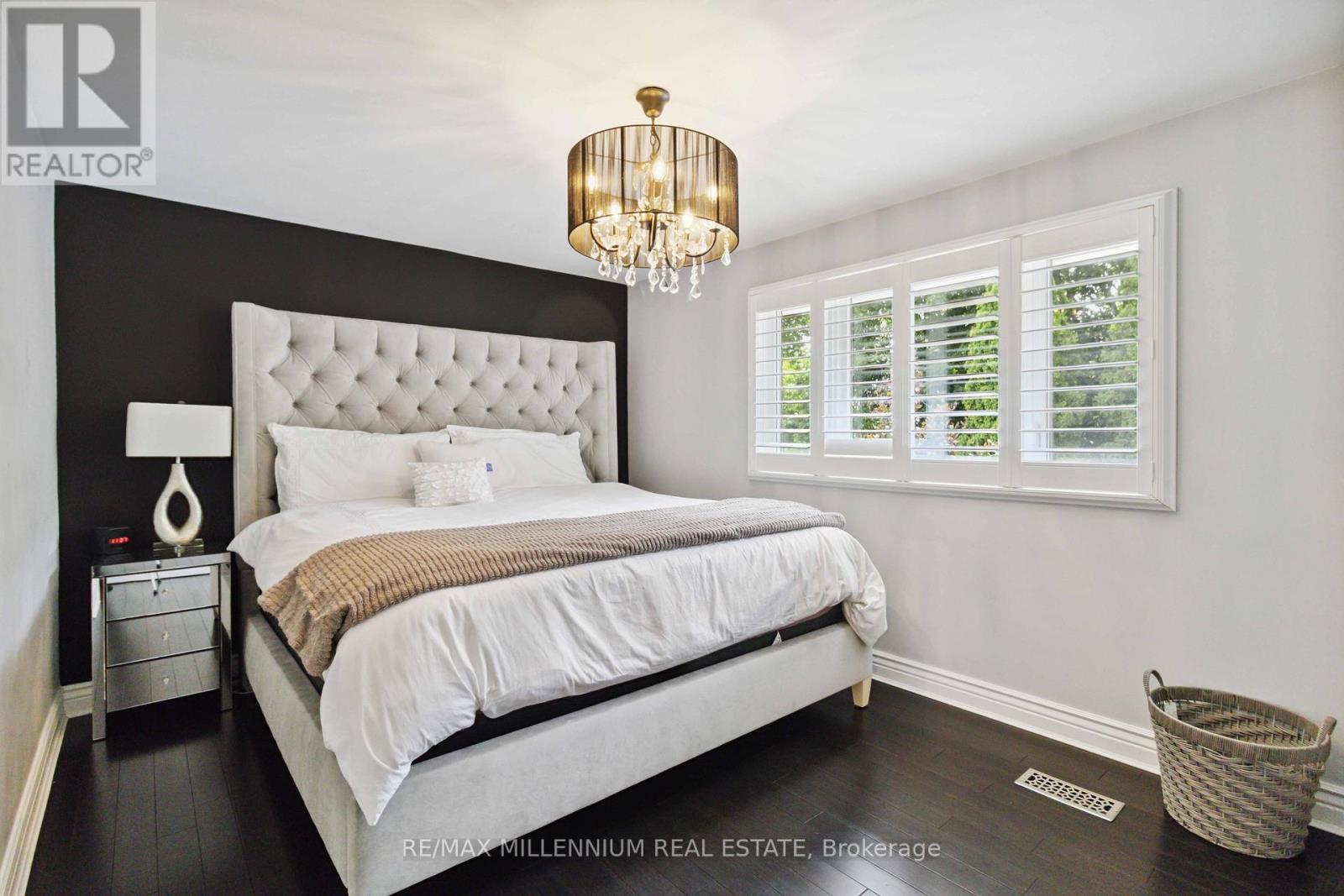 250 Daphne Avenue, Mississauga, ON - Indoor Photo Showing Bedroom