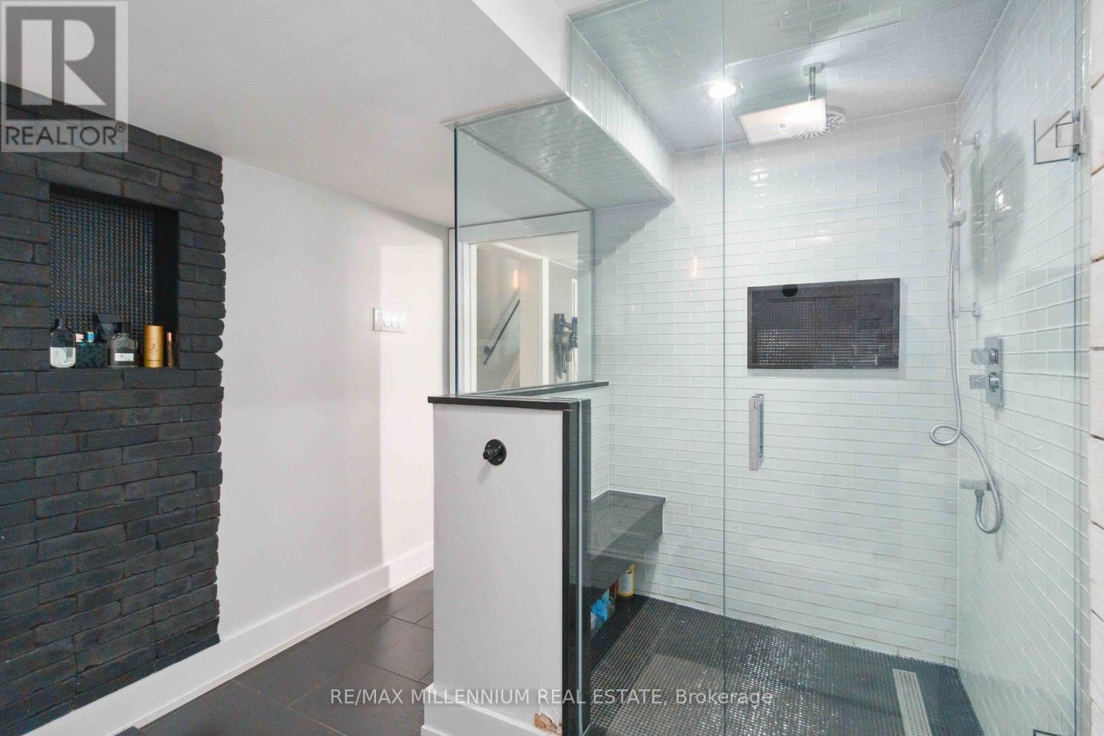 250 Daphne Avenue, Mississauga, ON - Indoor