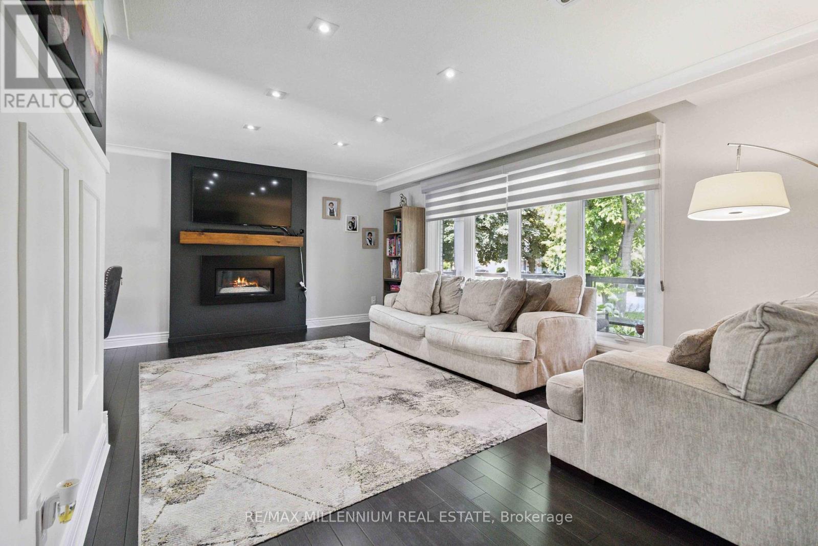 250 Daphne Avenue, Mississauga, ON - Indoor Photo Showing Living Room With Fireplace