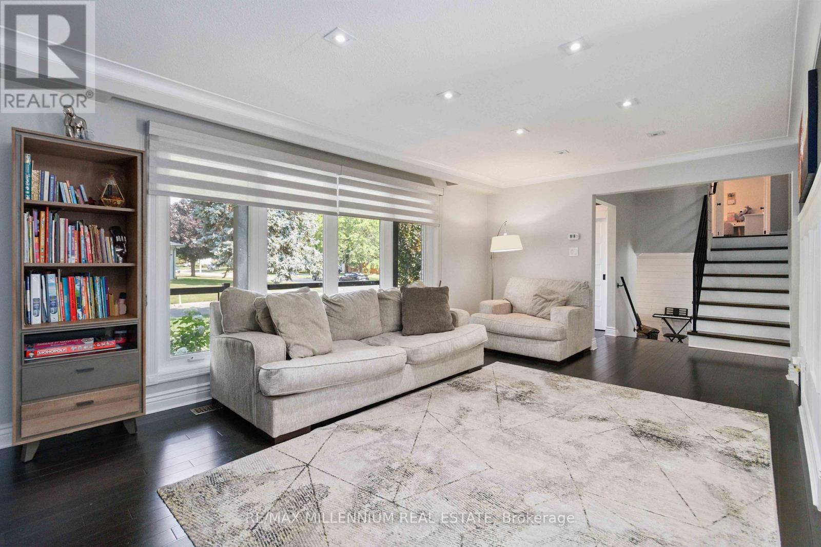 250 Daphne Avenue, Mississauga, ON - Indoor Photo Showing Living Room