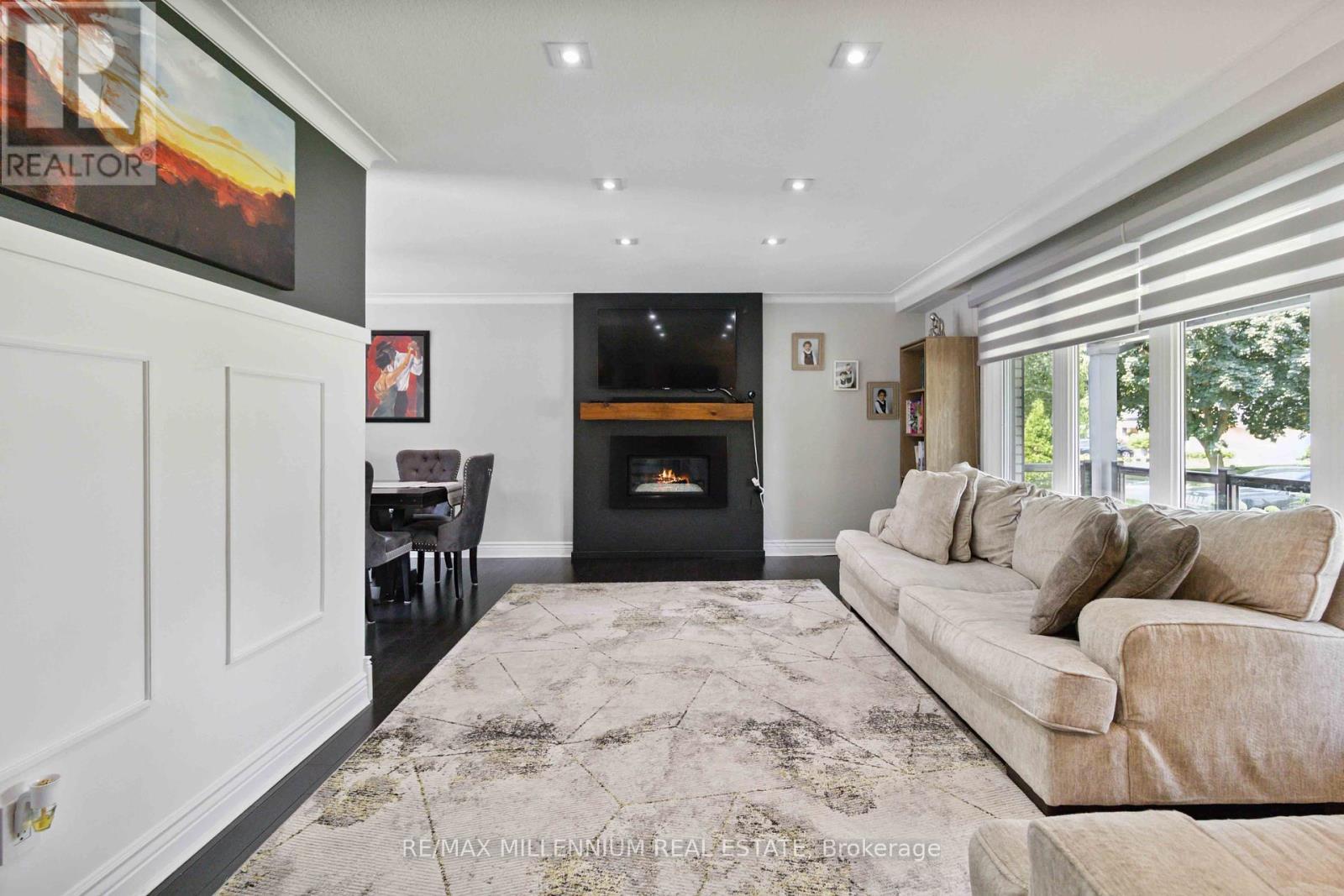 250 Daphne Avenue, Mississauga, ON - Indoor Photo Showing Living Room With Fireplace