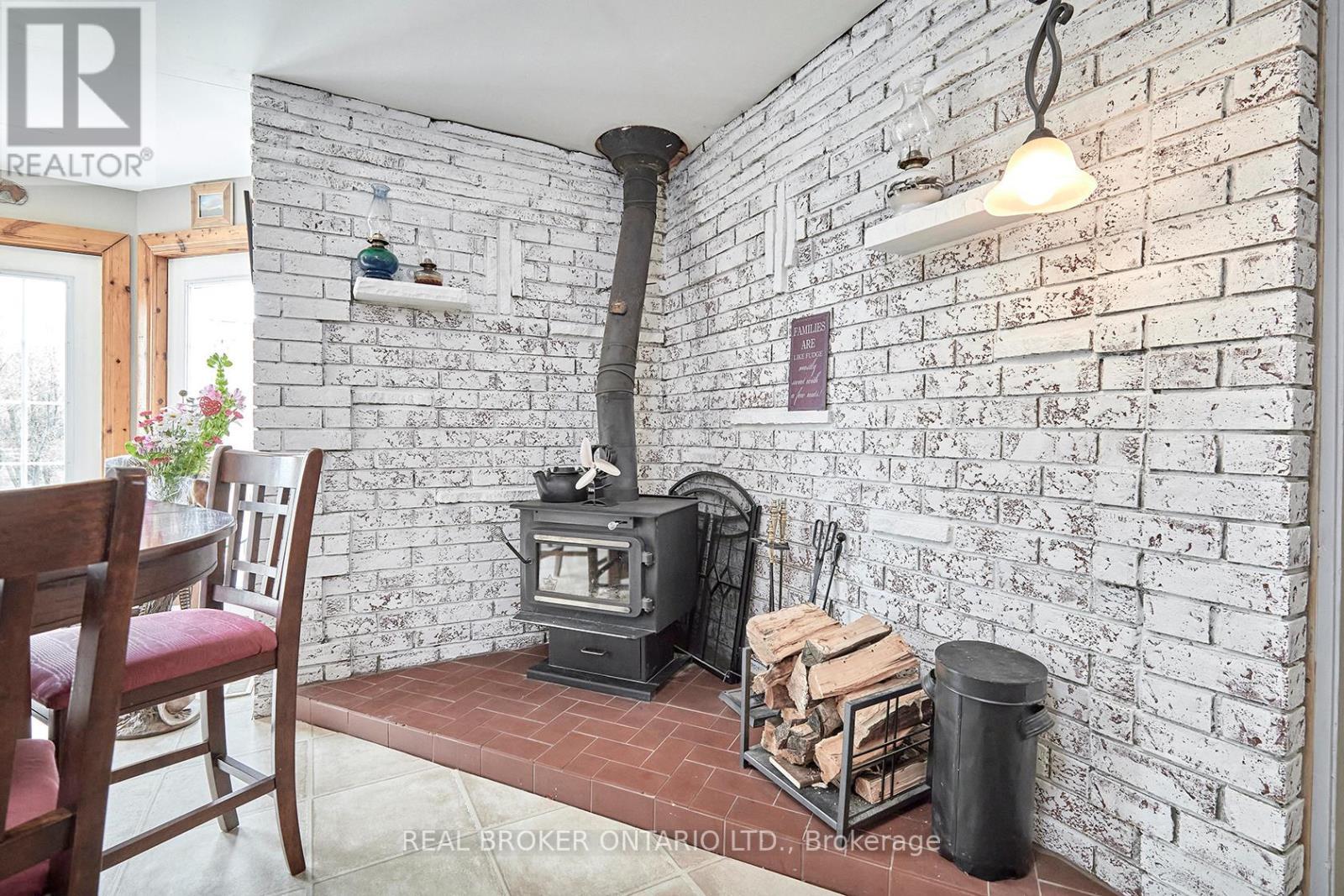 504224 89 Highway, Amaranth, ON - Indoor Photo Showing Other Room