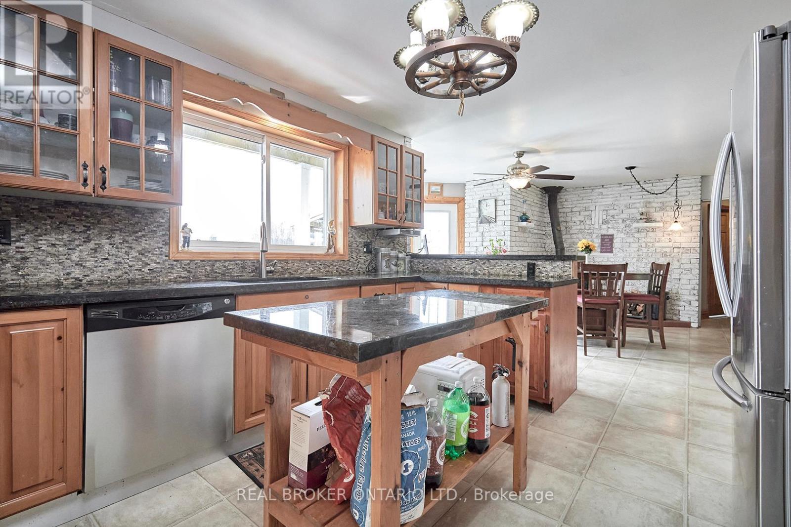 504224 89 Highway, Amaranth, ON - Indoor Photo Showing Kitchen