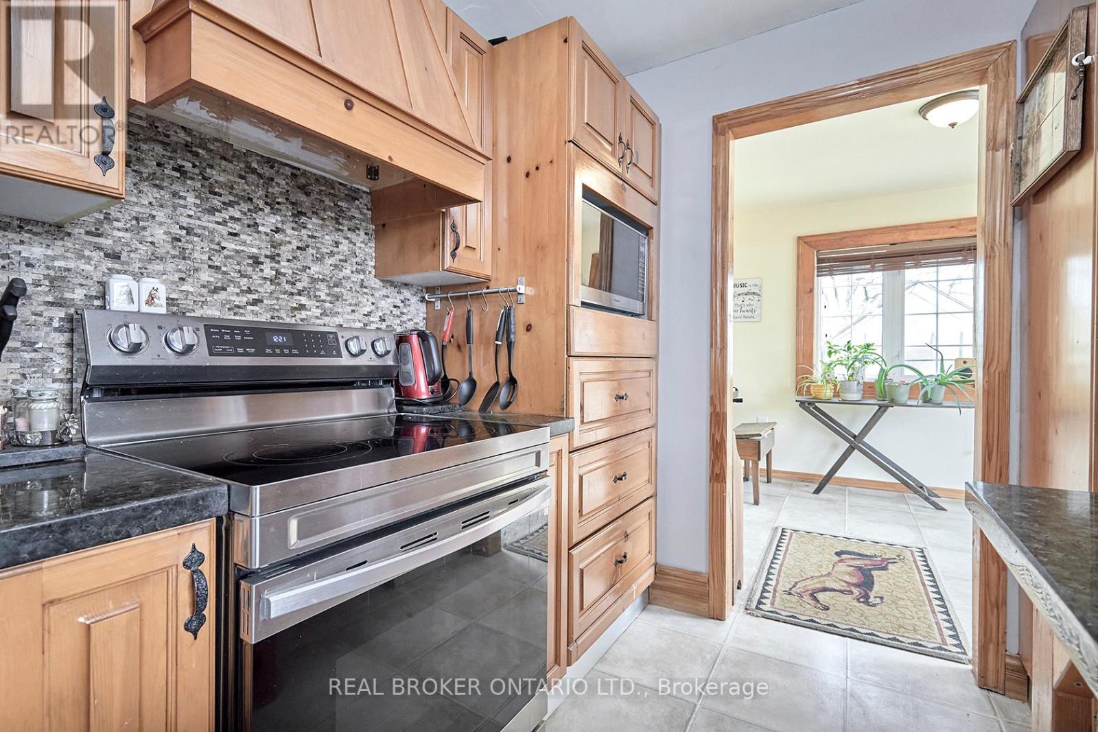 504224 89 Highway, Amaranth, ON - Indoor Photo Showing Kitchen