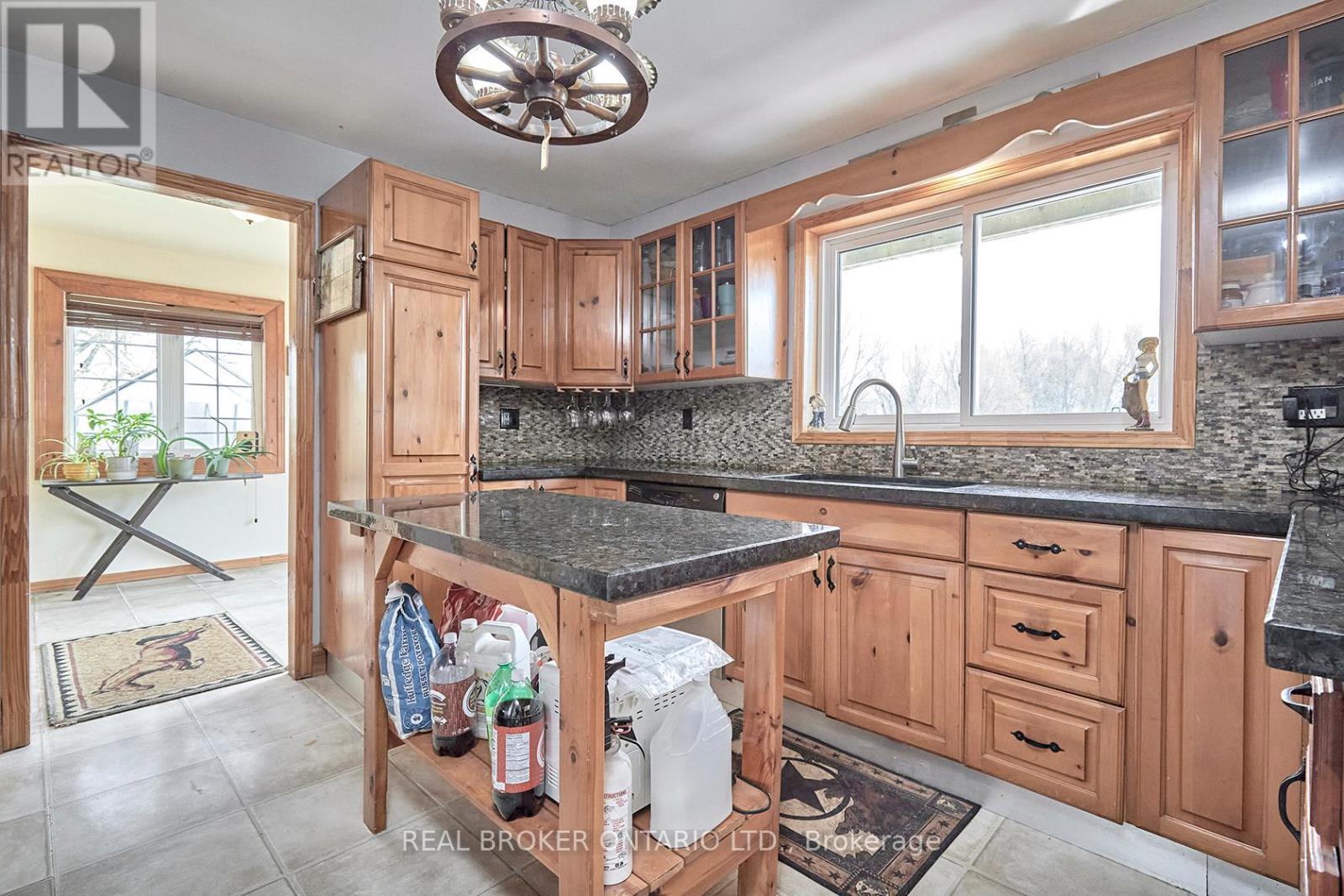 504224 89 Highway, Amaranth, ON - Indoor Photo Showing Kitchen