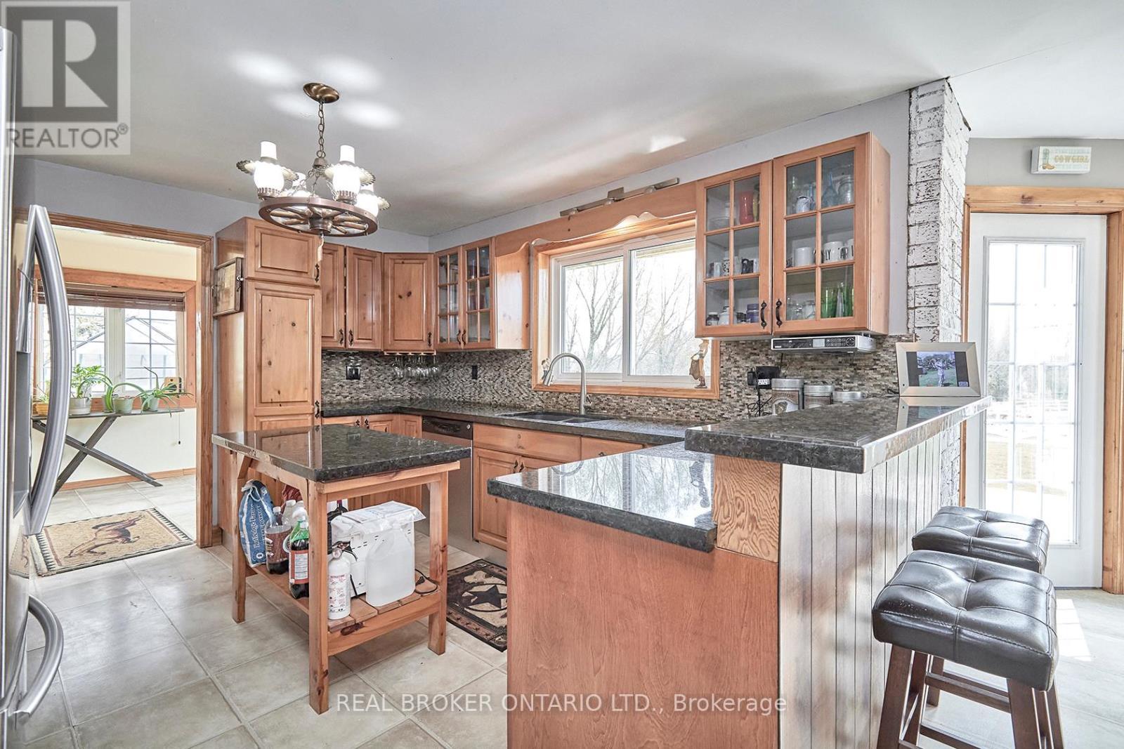504224 89 Highway, Amaranth, ON - Indoor Photo Showing Kitchen