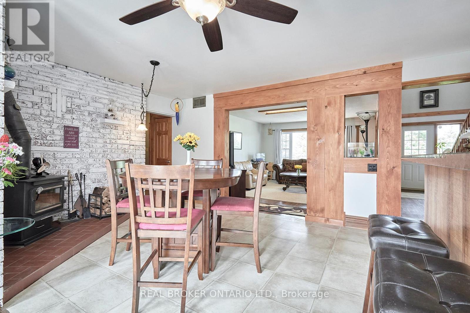 504224 89 Highway, Amaranth, ON - Indoor Photo Showing Dining Room